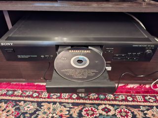 Sony CDP-XE200. CD PLAYER.