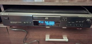 Sony CDP-XE200. CD PLAYER.-thumb-1
