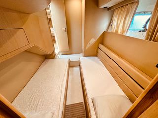 Ferretti 2005 550-thumb-19