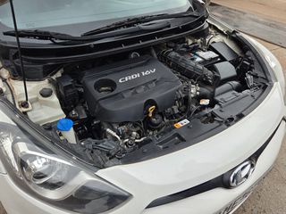 Hyundai i 30 2012 1.6 CRDi Comfort-thumb-2