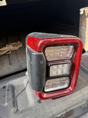 jeep gladiator αριστερό πίσω φανάρι γνήσιο