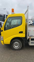 Ανατροπή Toyota 2010 DYNA 100-thumb-3