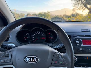 Kia Picanto 2012-thumb-5