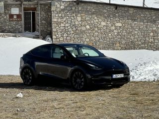 Tesla Model Y 2023 Perfomance Μαύρο/Ασπρο σαλόνι