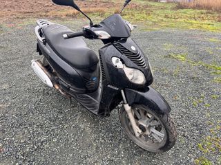 Piaggio carnaby 250cc για ανταλλακτικα!!