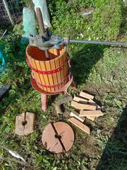 Σπαστηρας και πιεστήριο δώρο το μουστομετρο και το κλείστρο χειρός