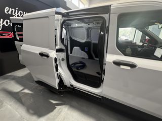 Ford Transit Courier 2026 E-Transit-thumb-10