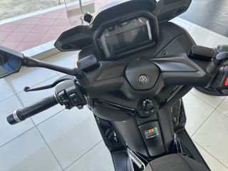 Yamaha XMAX 300 2026-thumb-6
