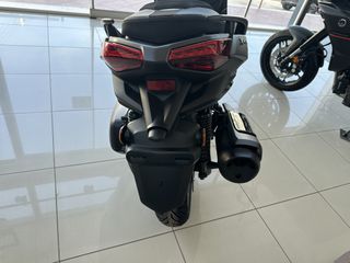 Yamaha XMAX 300 2026-thumb-12