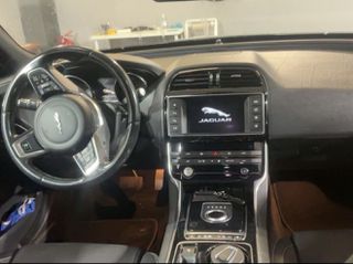 Jaguar XE 2016 XE 20d R-SPORT-thumb-6