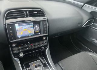 Jaguar XE 2016 XE 20d R-SPORT-thumb-8