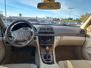 Mercedes E200-thumb-1