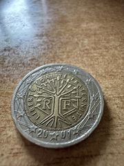 2€ για συλλέκτες με εμφανή λάθη κοπής