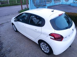 Peugeot 208 2016-thumb-5