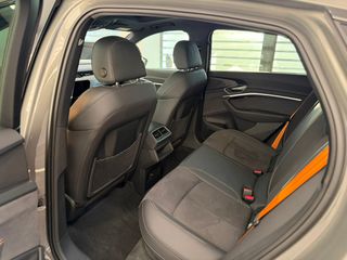 Audi Q8 e-tron 2022 50e Sportback-thumb-51