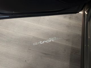 Audi Q8 e-tron 2022 50e Sportback-thumb-63