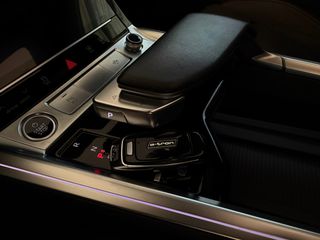 Audi Q8 e-tron 2022 50e Sportback-thumb-40