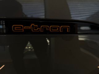 Audi Q8 e-tron 2022 50e Sportback-thumb-27