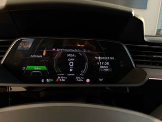 Audi Q8 e-tron 2022 50e Sportback-thumb-35