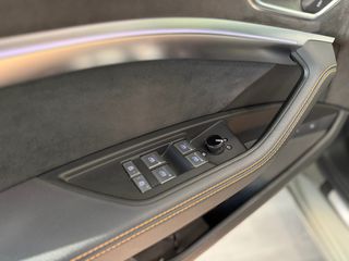 Audi Q8 e-tron 2022 50e Sportback-thumb-56