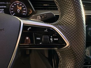 Audi Q8 e-tron 2022 50e Sportback-thumb-37