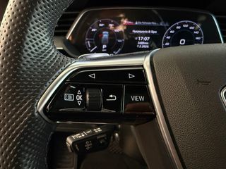Audi Q8 e-tron 2022 50e Sportback-thumb-36