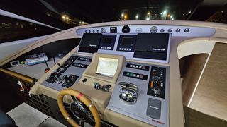 Azimut 2006 86s-thumb-13