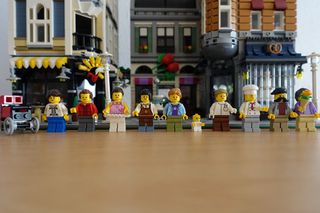Lego 10255 Assembly square-thumb-1