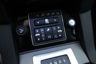 Land Rover Discovery 2016 3.0L Diesel SDV6-thumb-26
