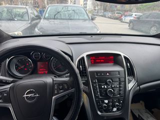 Opel Astra 2011 TURBO SPORT 180HP-thumb-3