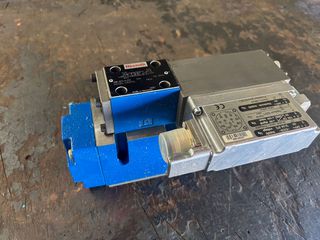 NEW Bosch Rexroth 4WRLE 10 Q5-85M-30/G24TK0/B5M-771 Hydraulic Proportional Valve