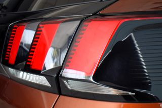 Peugeot 3008 2018 1.2 ltrfun Allure Δέρμα Navi Led Οθόνη Camera Κλ.SOS LM19'-thumb-9