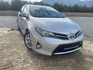 Toyota Auris 2014 1.4 D-4D Dynamic-thumb-1