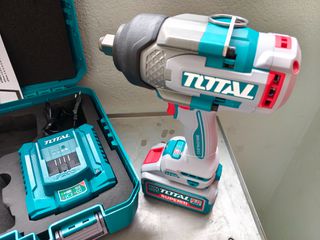 ΤΟ ΝΕΟ ΘΗΡΙΟ ΤΗΣ TOTAL!! 2100Nm!!! ΜΠΟΥΛΟΝΟΚΛΕΙΔΟ 3/4" 20V 2 ΜΠΑΤΑΡΙΕΣ Χ 20VX8Ah!! ΔΕΙΤΕ ΤΟ ΣΤΗΝ ΕΚΘΕΣΗ ΜΑΣ!!-thumb-1