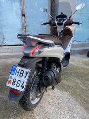 Piaggio Beverly 300 2011-thumb-6