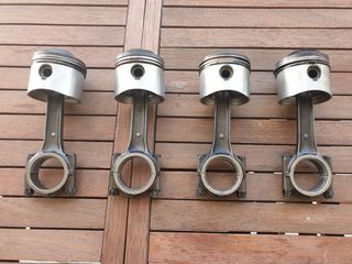 Set έμβολα (πιστόνια) Borgo High Compression 10,4:1 (πομπέ) + OEM μπιέλες για κλασσικά Alfa Romeo με κινητήρες Nord 8 valve 2000cc