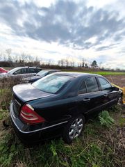 Mercedes c200-thumb-1