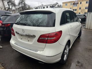 Mercedes-Benz B 180 2013 CDI-thumb-16