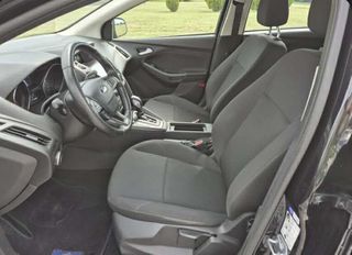 Ford Focus 2016-thumb-6
