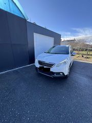 Peugeot 2008 2015 1.2 i VTi Style-thumb-1