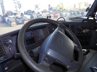 Volvo 2012-thumb-11