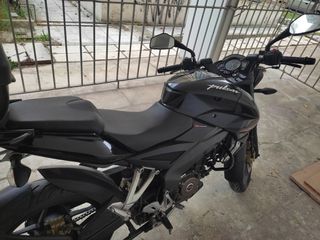 Bajaj 2016 PULSAR NS 200-thumb-1