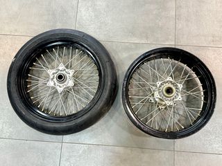 ΤΡΟΧΟΙ - ΖΑΝΤΟΛΑΣΤΙΧΑ ΣΕΤ ΚΟΜΠΛΕ ΓΙΑ KTM & HUSQVARNA SUPERMOTARD