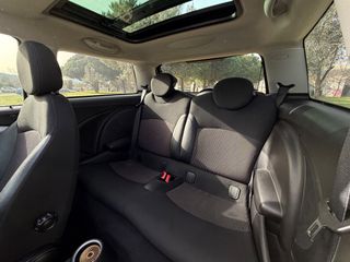 Mini Cooper S 2011-thumb-17