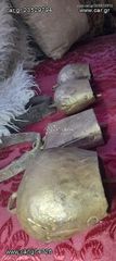 Κουδούνια - κυπριά - καμπάνα  ΚΟΥΔΟΥΝΕΣ 4 κομμάτια συλλεκτικα χειροποίητα απο χοντρο μεταλο . Σε άριστη κατασκευή Εποχής 1880 1920 σε άριστη κατάσταση ΑΝ ΘΕΛΕΤΕΔΕΣΤΕ ΟΛΕς ΤΙΣ ΑΓΕΛΕΙΕ ΜΟΥ ΑΝ ΘΕΛΕΤΕ ..