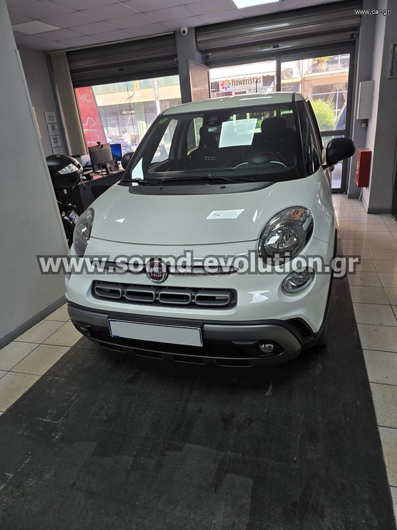 Fiat 500L 2012> Navigation Multimedia Tablet by Sound Evolution