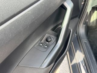 Volkswagen Polo 2021-thumb-10