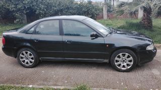 Audi A4 1998-thumb-4