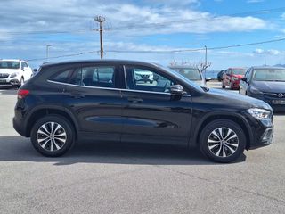 Mercedes-Benz GLA 180 2022-thumb-3