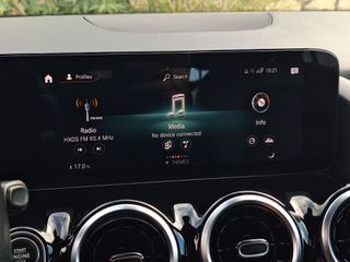 Mercedes-Benz GLA 180 2022-thumb-26
